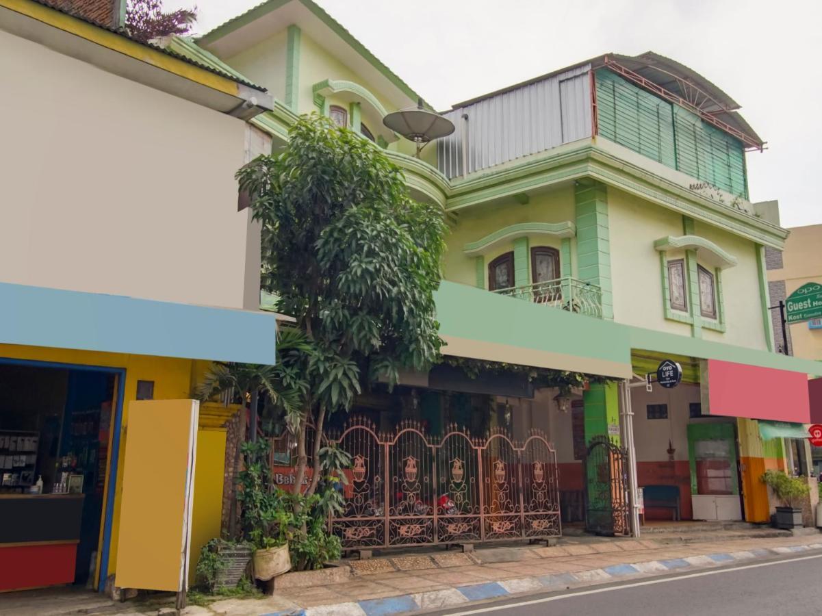 Oyo Life 3103 Opo Homestay & Kost Malang Bagian luar foto
