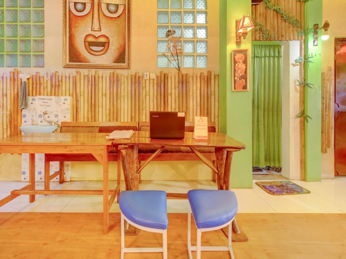 Oyo Life 3103 Opo Homestay & Kost Malang Bagian luar foto