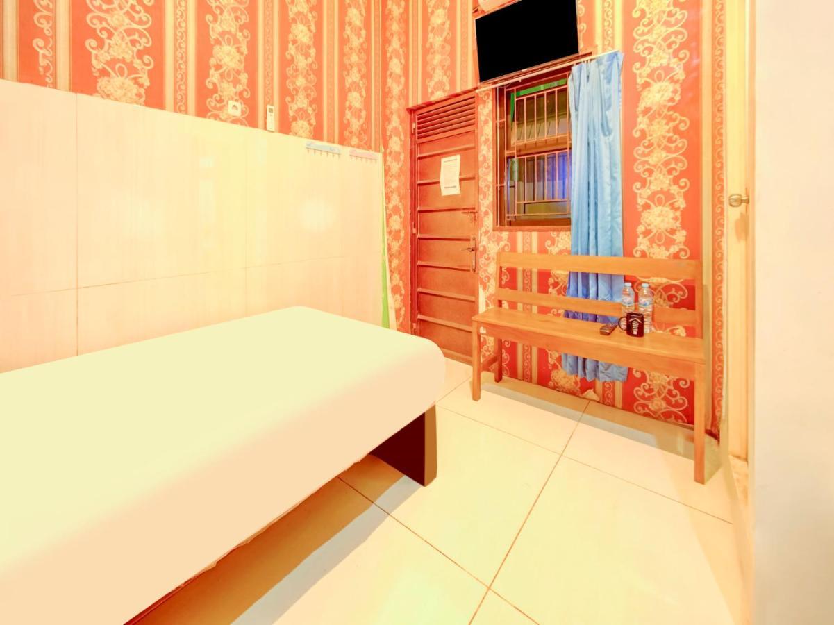 Oyo Life 3103 Opo Homestay & Kost Malang Bagian luar foto
