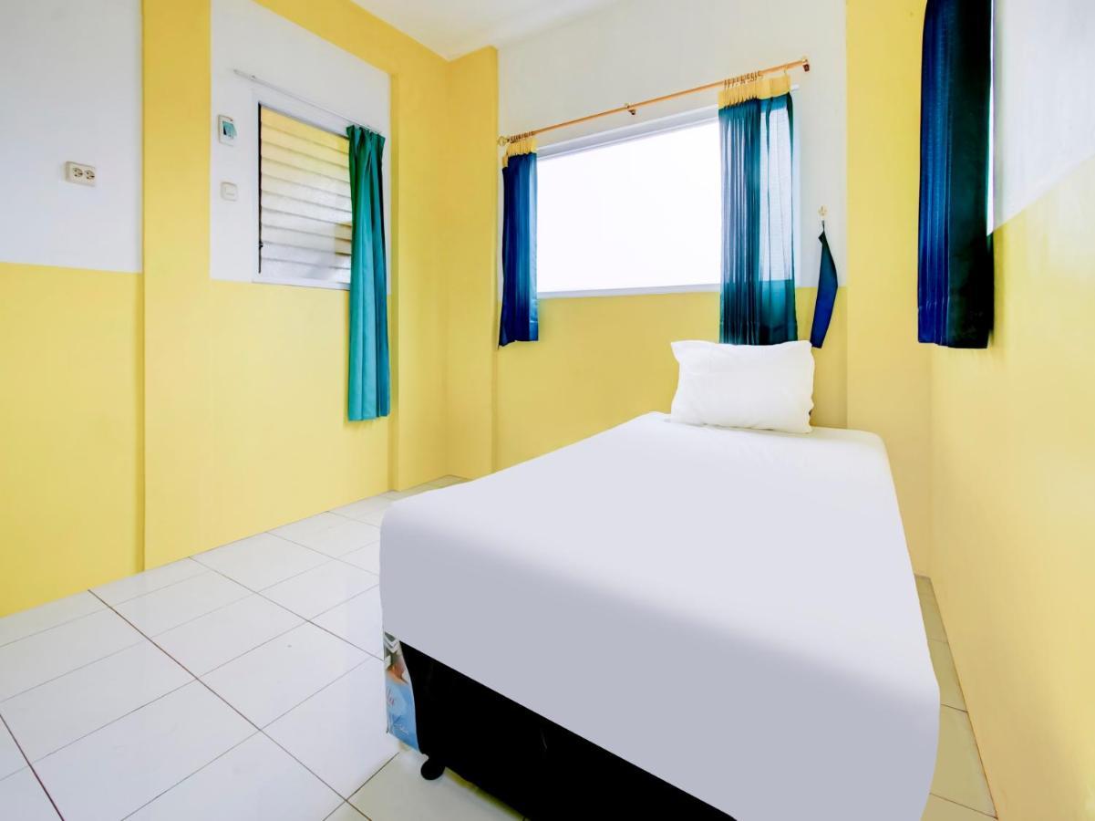 Oyo Life 3103 Opo Homestay & Kost Malang Bagian luar foto