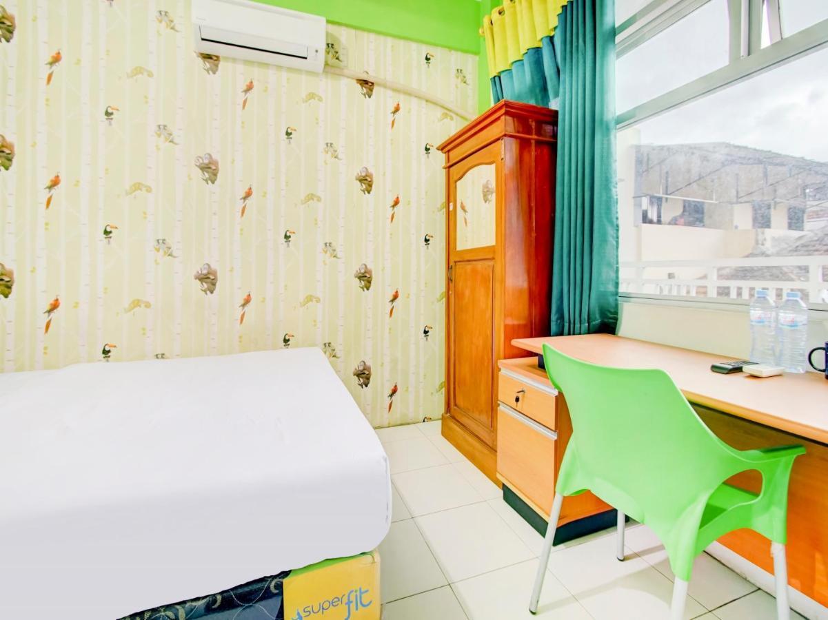 Oyo Life 3103 Opo Homestay & Kost Malang Bagian luar foto