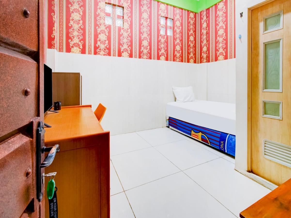 Oyo Life 3103 Opo Homestay & Kost Malang Bagian luar foto